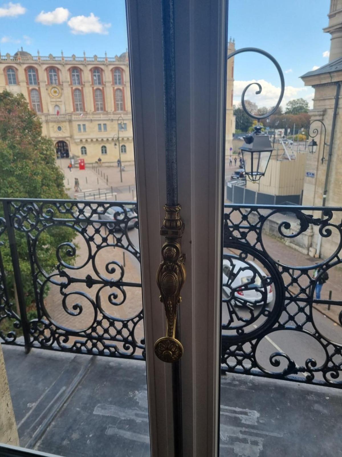 Face Chateau St Germain En Laye, Appartement 4 A 6 Personnes, 23 Min De Paris Champs-Elysees Saint-Germain-en-Laye Luaran gambar